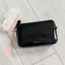 Coccinelle crossbody s řetízkem černá